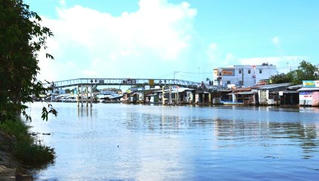 Cô gái 7 lần vờ nhảy cầu để nhận tiền giúp đỡ