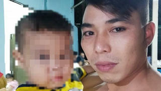 Bé trai 18 tháng bị người tình của mẹ đánh tử vong trong đêm