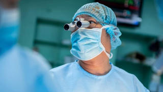 TS. BS Dương Đức Hùng viết cổ tích giữa đời