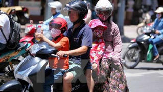 Xử trí thế nào khi trẻ bị say nắng, say nóng