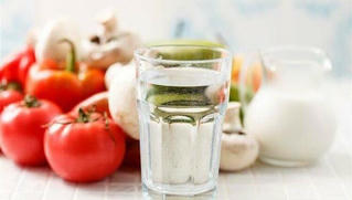 Loại cốc nào an toàn nhất để uống nước, cốc nhựa có độc không?