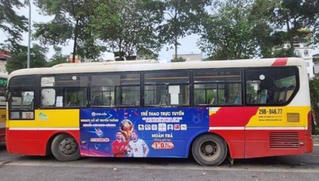 Hà Nội phạt giám đốc công ty quảng cáo web cá độ trên xe buýt