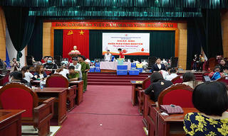 Những giọt máu hồng từ tấm lòng