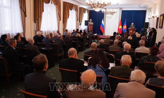 Trang trọng kỷ niệm 50 năm chiến thắng Điện Biên phủ trên không tại Nga