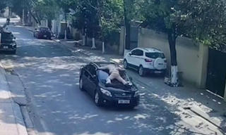 Phó Giám đốc Trung tâm Giáo dục thường xuyên bỏ chạy, 'hất' cảnh sát lên nắp capo ô tô