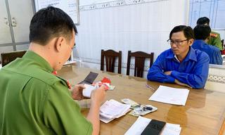 Lừa làm lễ 'thay cung đổi mạng' để lừa tiền nhiều người dân