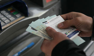 Tiền người khác chuyển nhầm vào tài khoản của mình, xử lý thế nào?