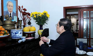 Thủ tướng Phạm Minh Chính dâng hương tưởng niệm cố Thủ tướng Phạm Văn Đồng, Đại tướng Võ Nguyên Giáp