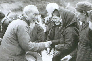 Từ chuyện Bác Hồ thăm tết, nghĩ về tấm lòng lãnh tụ