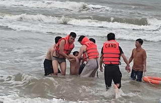 Khen thưởng cán bộ Nhà nghỉ dưỡng Lăng Cô dũng cảm cứu sống 3 người