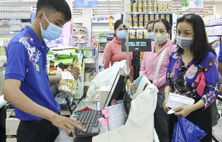 Tăng cường kiểm tra việc phòng COVID-19 tại khu vực đông người ở Hà Nội