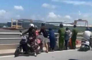 Cứu giáo viên nước ngoài nhảy cầu vì buồn chuyện tình cảm