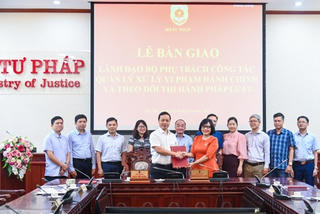 Bộ Tư pháp: Bàn giao công tác phụ trách quản lý xử lý vi phạm hành chính và theo dõi thi hành pháp luật