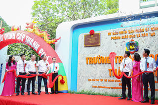 Gắn biển công trình nhân kỷ niệm 75 năm ngày Chủ tịch Hồ Chí Minh ra Lời kêu gọi thi đua ái quốc