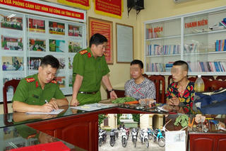 Hai đối tượng đi xuyên tỉnh, ngày đánh dấu cổng, đêm đến phá khóa nhà trộm xe máy