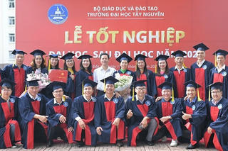 Trường Đại học Tây Nguyên trao bằng tốt nghiệp cho hơn 140 Thạc sĩ, Bác sỹ