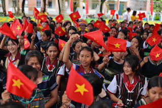 Tưng bừng khai giảng năm học mới trên mọi miền đất nước