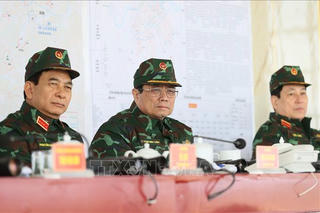 Thủ tướng dự diễn tập chiến thuật có bắn đạn thật của Quân đoàn 12