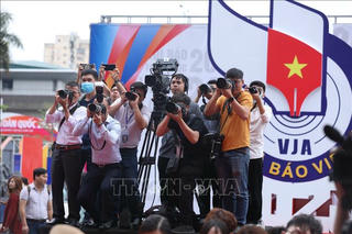 Thúc đẩy báo chí thích ứng, đổi mới mạnh mẽ