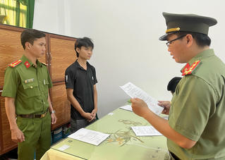 Sử dụng tiền giả, một sinh viên vừa tốt nghiệp Đại học bị khởi tố