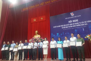 Chi hội Báo Pháp luật Việt Nam nhận 2 bằng khen của Chủ tịch Hội nhà báo Việt Nam