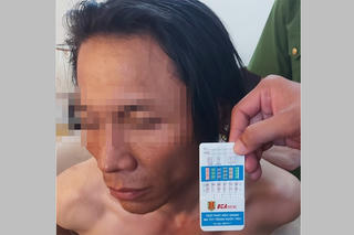 Khống chế người đàn ông vô cớ đạp ngã nhiều phụ nữ đi đường