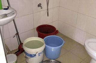 Khởi tố cô giữ trẻ để em bé tử vong trong xô nước