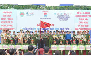 Công an TP HCM ra quân Chiến dịch tình nguyện Hành quân xanh