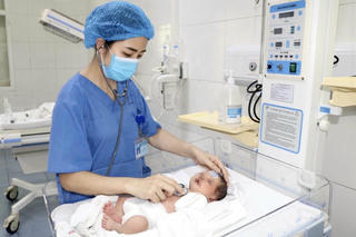 Nỗ lực giành lại sự sống cho bé gái bị bỏ rơi gần siêu thị Go! Bắc Giang