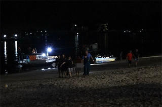 Một người đàn ông bị đuối nước khi tắm biển cùng con trai