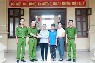 Nam sinh lớp 7 trả lại nhiều vàng và tiền nhặt được