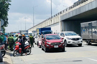 Khống chế đối tượng người nước ngoài nghi đánh tráo tài sản 
