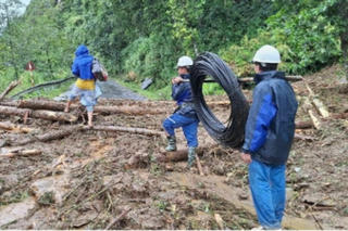 ‘Vượt ngàn' để 'nối sóng' sau sự tàn phá của bão số 3 