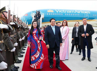 Thủ tướng Phạm Minh Chính tới thủ đô Praha, bắt đầu thăm chính thức CH Séc