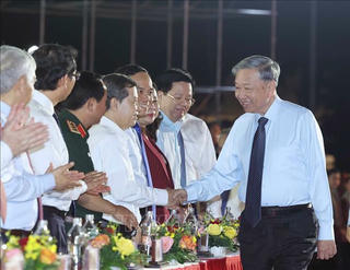 Tổng Bí thư Tô Lâm dự Chương trình nghệ thuật 'Đất nước trọn niềm vui'