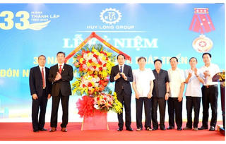 Huy Long Group đón nhận Huân chương Lao động hạng Nhất