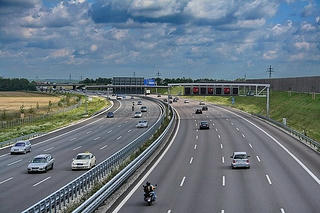 Lùi xe trên đường cao tốc: Có thể bị phạt tới 18 triệu đồng