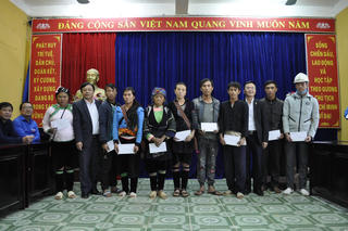 Đoàn Thanh niên Bộ Tư pháp bồi dưỡng nghiệp vụ công tác Đoàn và tặng quà cho hộ nghèo tại Sa Pa