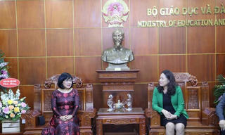 Lãnh đạo Bộ Tư pháp chúc mừng Bộ Giáo dục & Đào tạo nhân Ngày 20/11