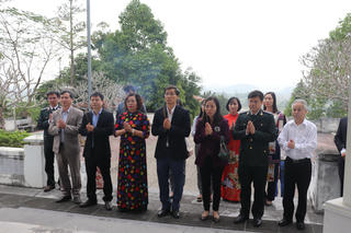 Thứ trưởng Nguyễn Khánh Ngọc dâng hương tại Khu di tích lịch sử Bộ Tư pháp