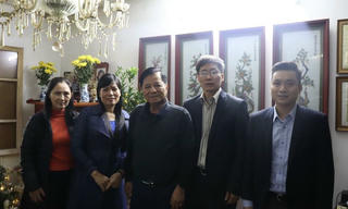 Thứ trưởng Nguyễn Khánh Ngọc thăm, chúc tết gia đình nguyên lãnh đạo Bộ