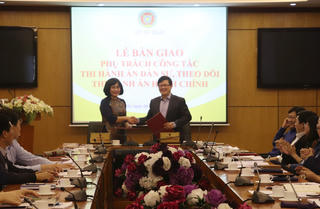 Lãnh đạo Bộ Tư pháp bàn giao công tác thi hành án dân sự