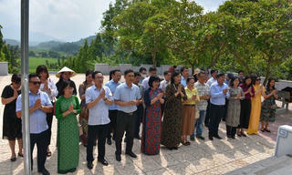 Công đoàn Bộ Tư pháp dâng hương tại Khu di tích lịch sử của Bộ