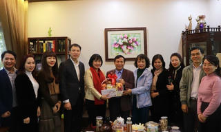 Lãnh đạo Bộ Tư pháp thăm hỏi cán bộ lão thành nhân dịp Tết Tân Sửu 2021