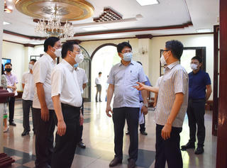 Phó Thủ tướng Vũ Đức Đam kiểm tra công tác phòng, chống dịch Covid-19 tại Bộ Tư pháp