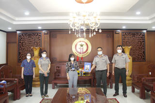 Cục Thi hành án dân sự TP.HCM trao quà phòng, chống dịch Covid-19