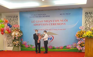 Xúc động lễ giao nhận con nuôi là trẻ em Việt Nam cho 91 gia đình cha mẹ nuôi châu Âu