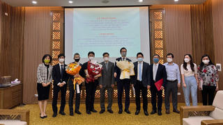 Lãnh đạo Bộ Tư Pháp trao Kỷ niệm chương “Vì sự nghiệp Tư pháp” cho Cố vấn trưởng Dự án JICA