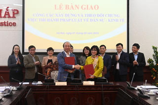 Bàn giao công tác xây dựng và theo dõi chung việc thi hành pháp luật dân sự - kinh tế