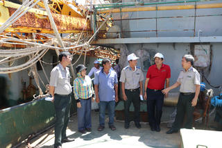 Bài 1: Tàu ngừng ra khơi, ngư dân khóc ròng